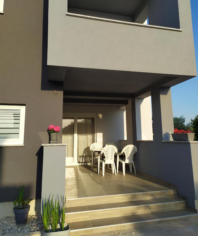 Apartmani Mira Nin Zewnętrze zdjęcie