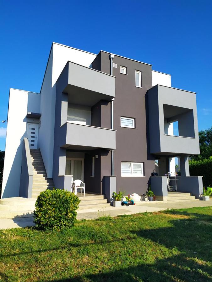 Apartmani Mira Nin Zewnętrze zdjęcie